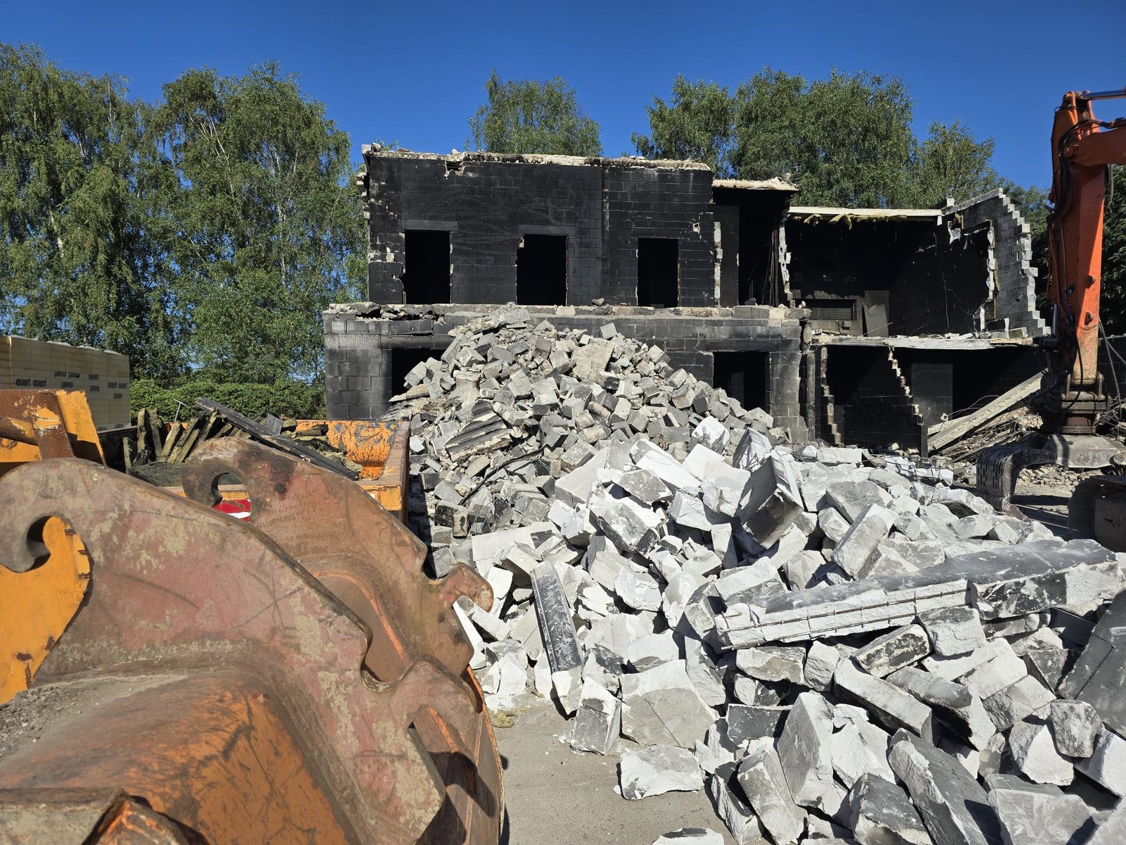 WhatsApp Image 2025-04-23 at 22.27.35